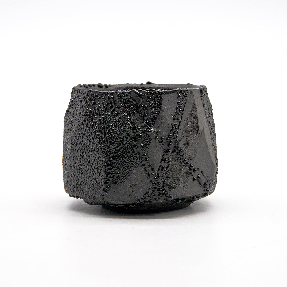 穂高隆児 黒梅花皮ぐい呑 HDKGN083P – 白白庵（PAKUPAKUAN）