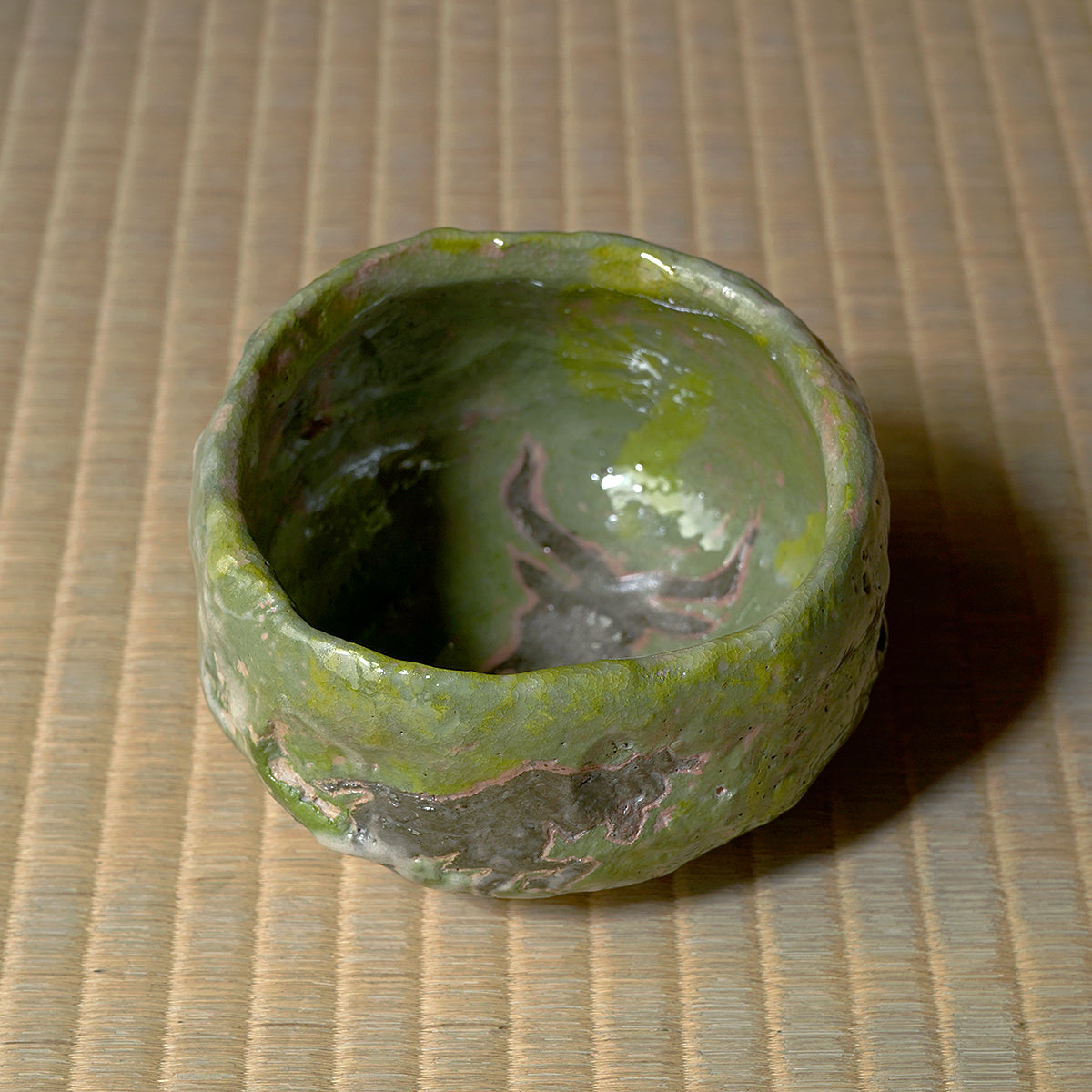 津田友子 楽茶盌「突き牛」（g-346） TSDTB139 – 白白庵（PAKUPAKUAN）