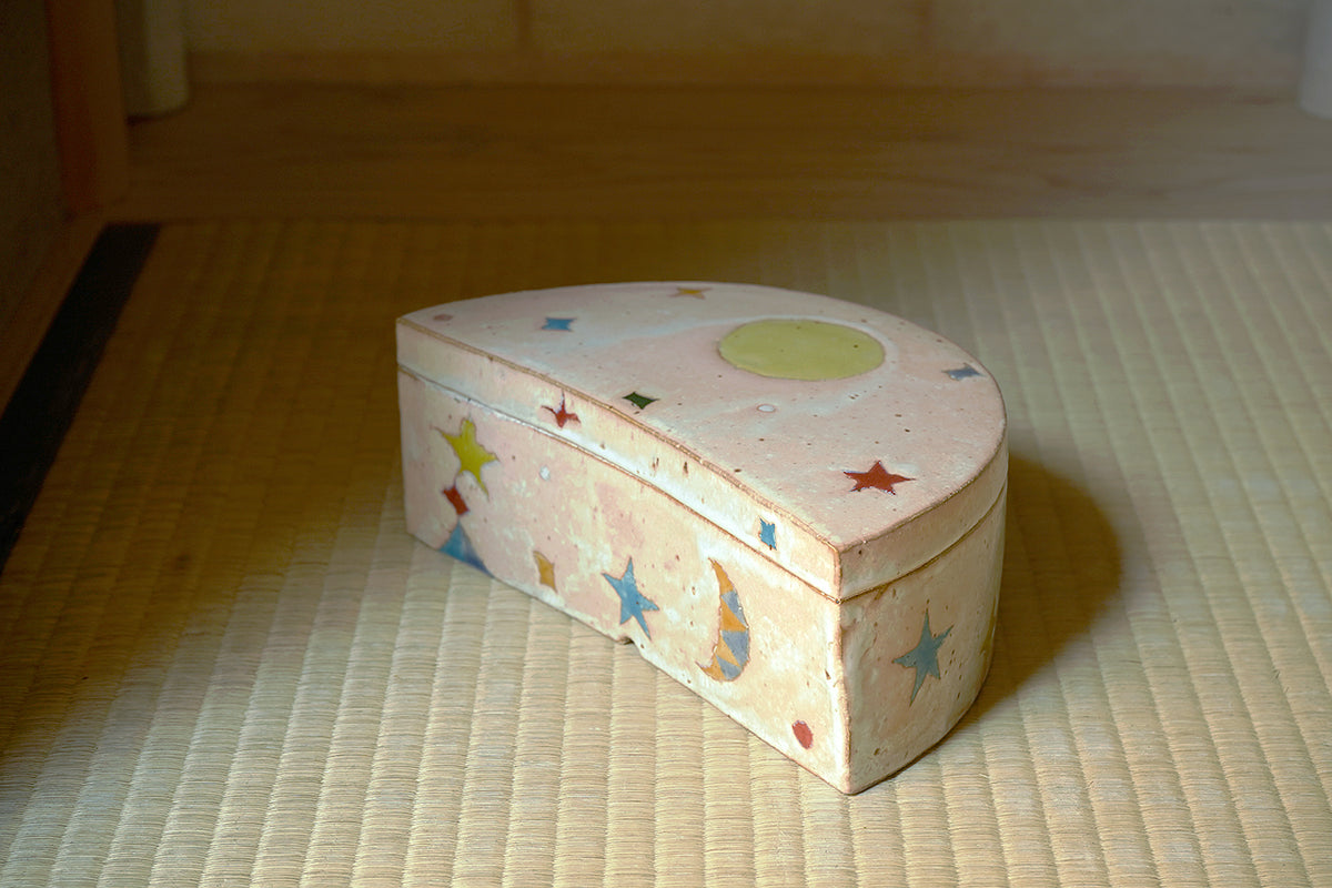 月末セール 石木文 茶碗 蝶と花模様 貫入あり 陶器 作家もの 色絵桜楓文大鉢 Large Bowl with Cherry Blossoms and Maple