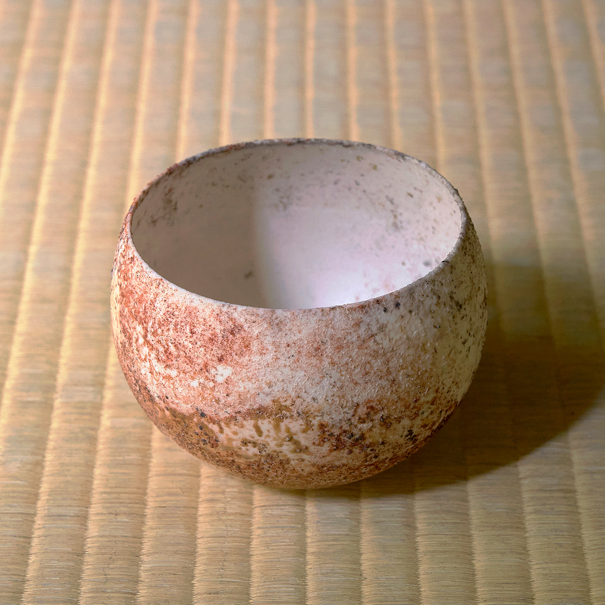松本治幸 白磁窯変碗 HRYTB026P – 白白庵（PAKUPAKUAN）