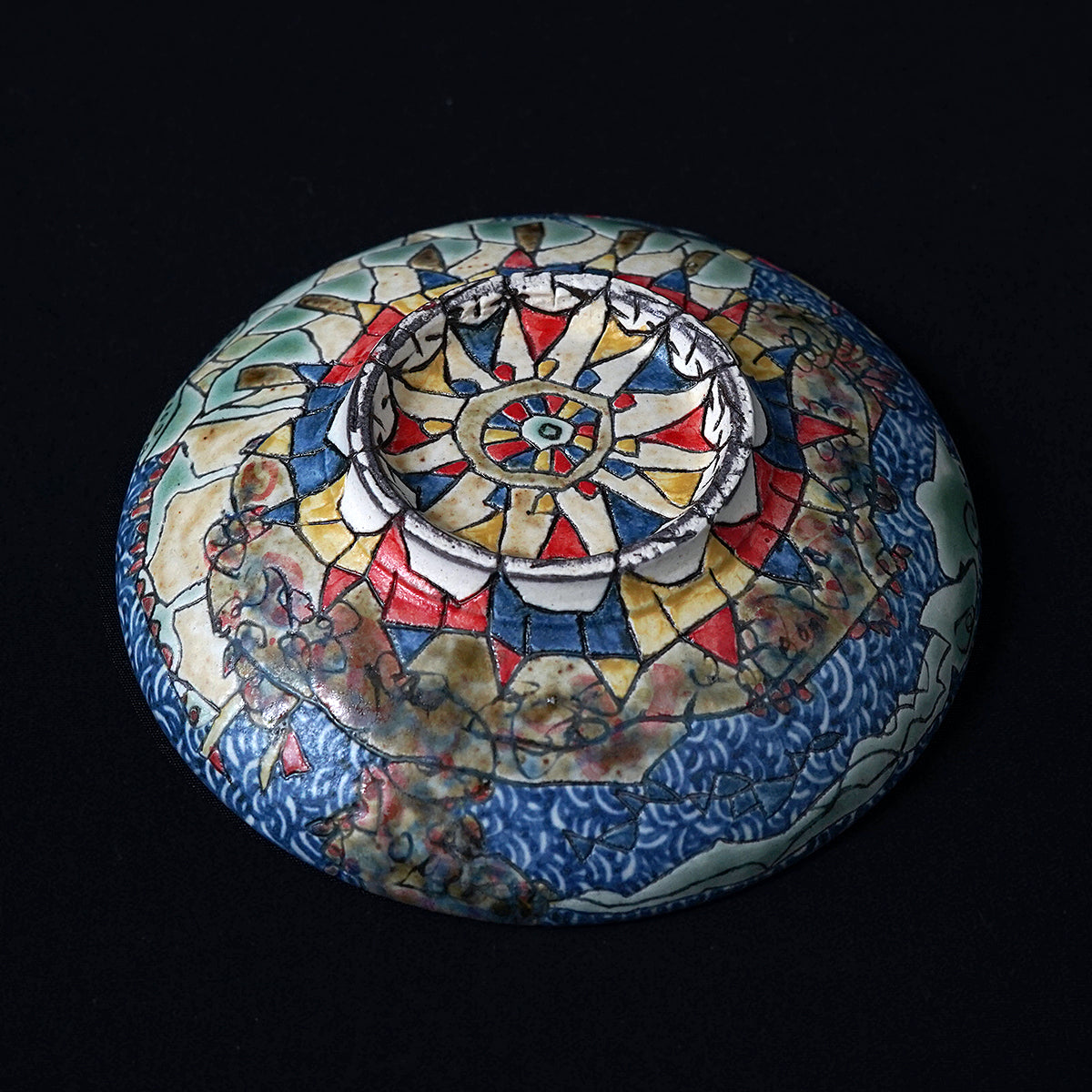 小孫哲太郎 刻紋色絵盃 KMGGN002P – 白白庵（PAKUPAKUAN）