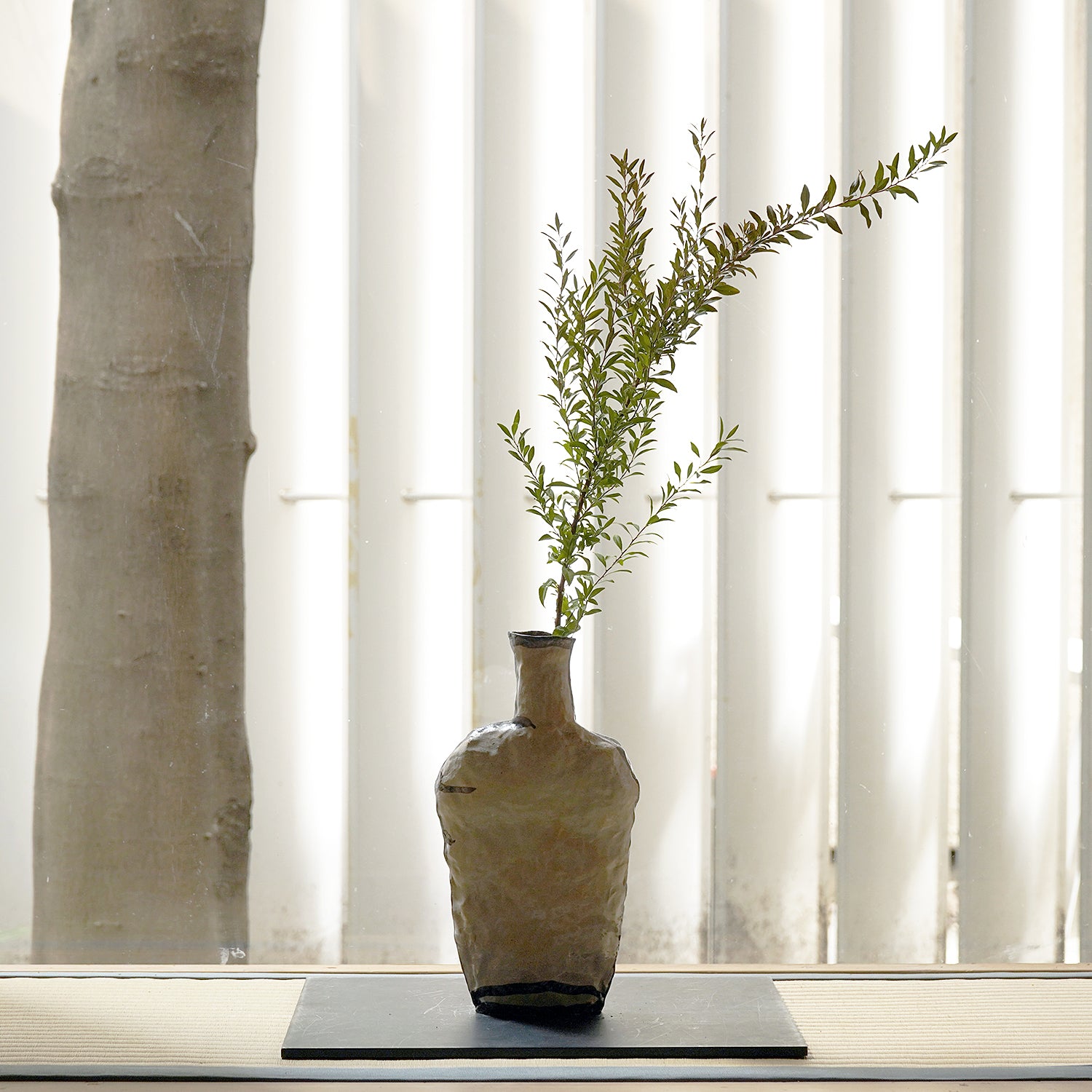 かのうたかお　錆絵線壺　KNTTU034