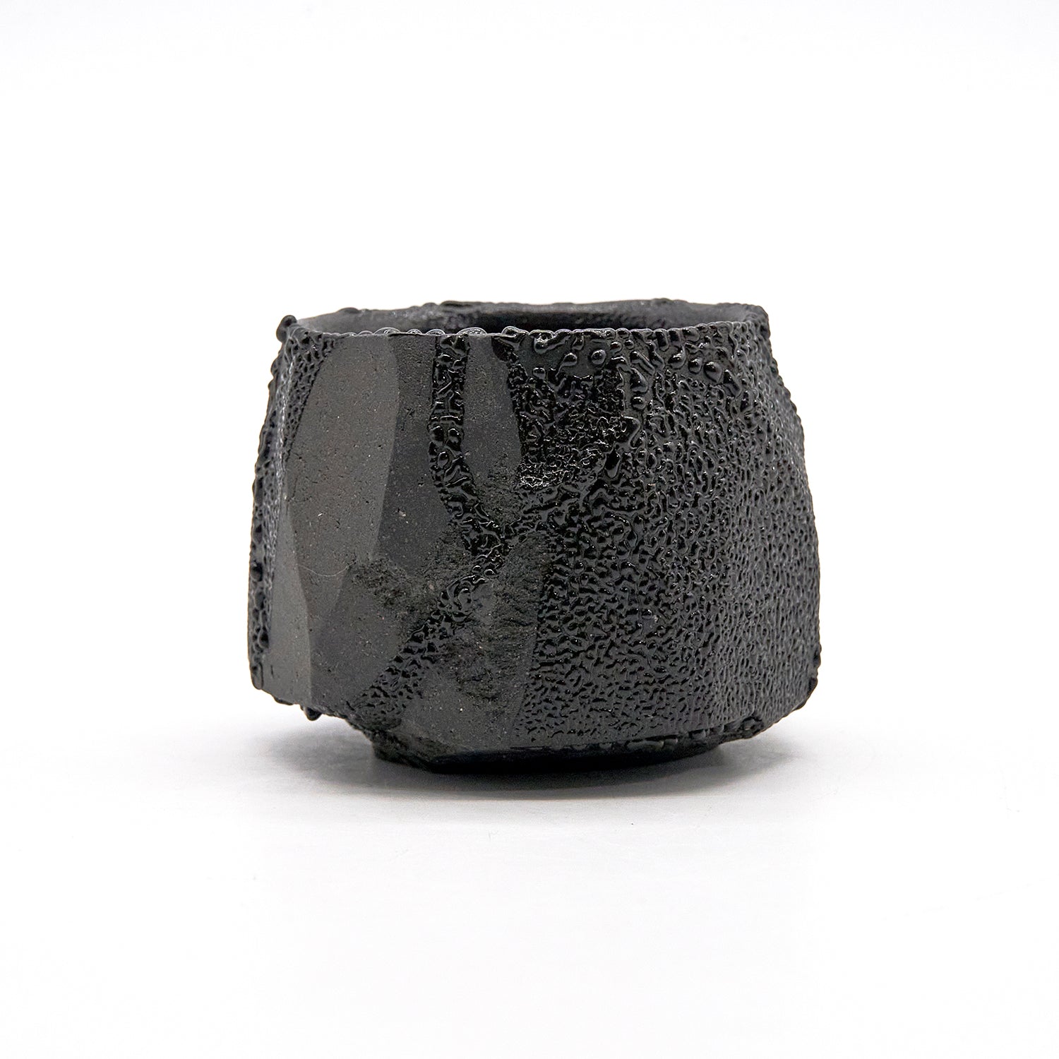 穂高隆児 黒梅花皮ぐい呑 HDKGN083P – 白白庵（PAKUPAKUAN）
