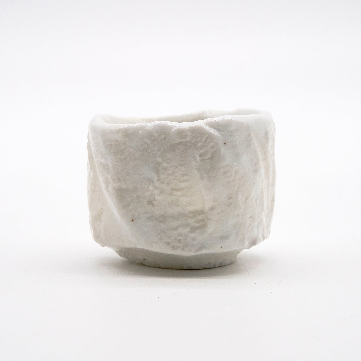穂高隆児 透光ぐい呑 朧 HDKGN079P – 白白庵（PAKUPAKUAN）
