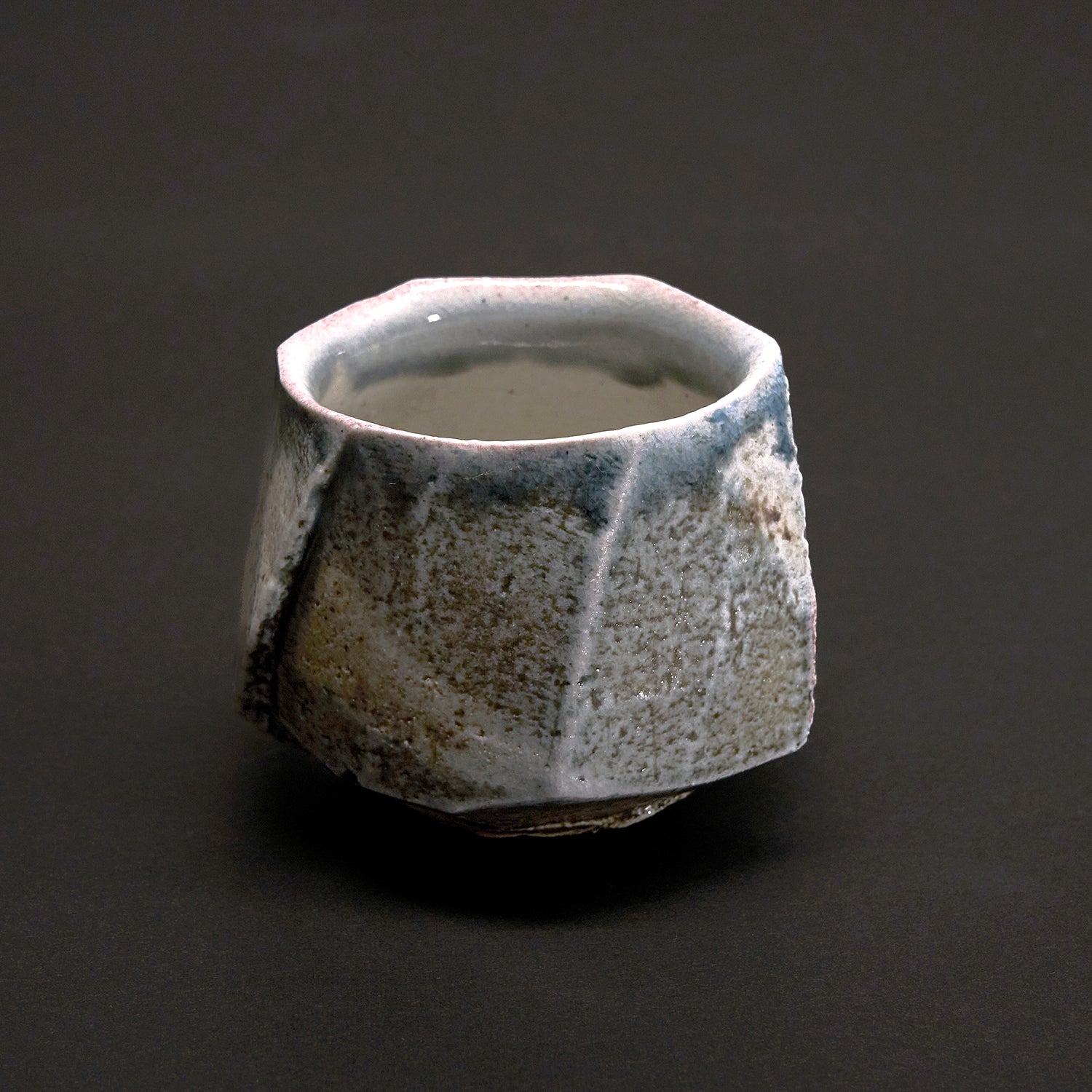 穂高隆児 塩釉瑠璃ぐい呑 HDKGN068P – 白白庵（PAKUPAKUAN）