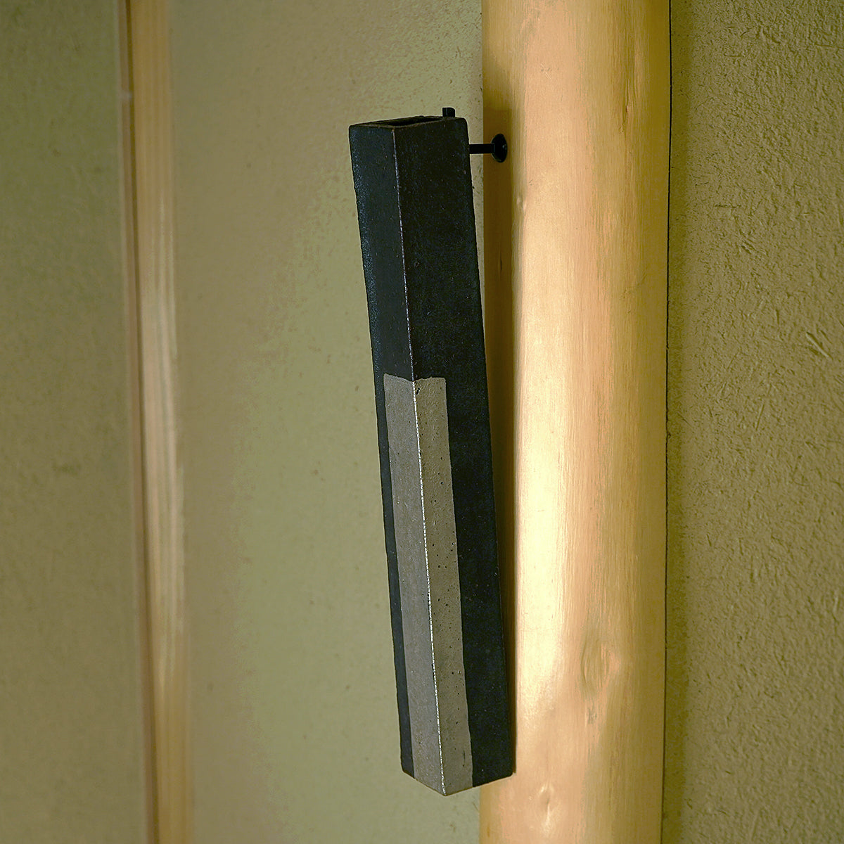 伊藤千穂　黒泥プラチナ彩かけ花入　ITCFV016P