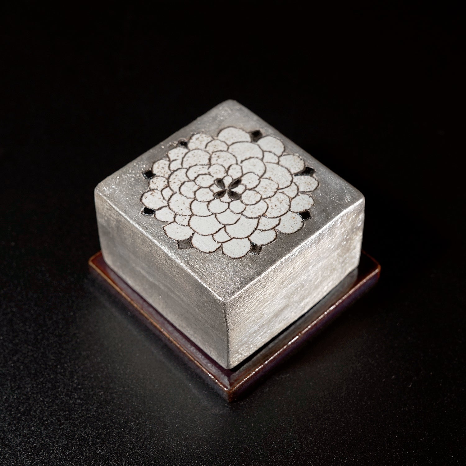 【期間限定】《Life with the Bloom》伊藤千穂　銀彩ダリア香合　ITCBTI003