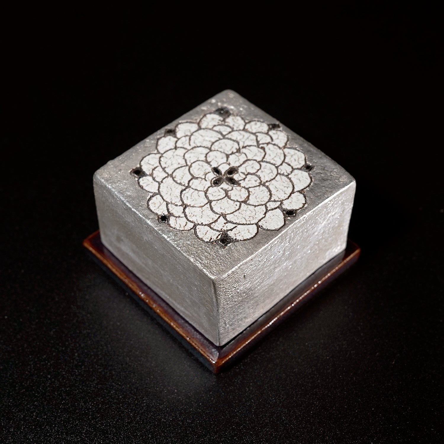 【期間限定】《Life with the Bloom》伊藤千穂　銀彩ダリア香合　ITCBTI004