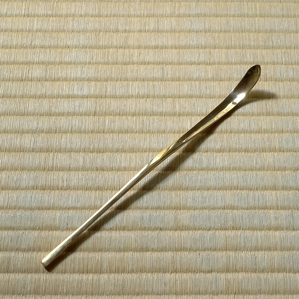 角居康宏 茶杓（真鍮、茶革筒） SMITI032P – 白白庵（PAKUPAKUAN）