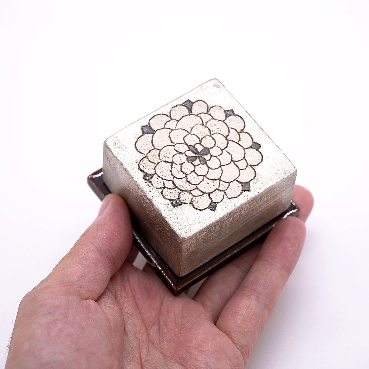 【期間限定】《Life with the Bloom》伊藤千穂　銀彩ダリア香合　ITCBTI003