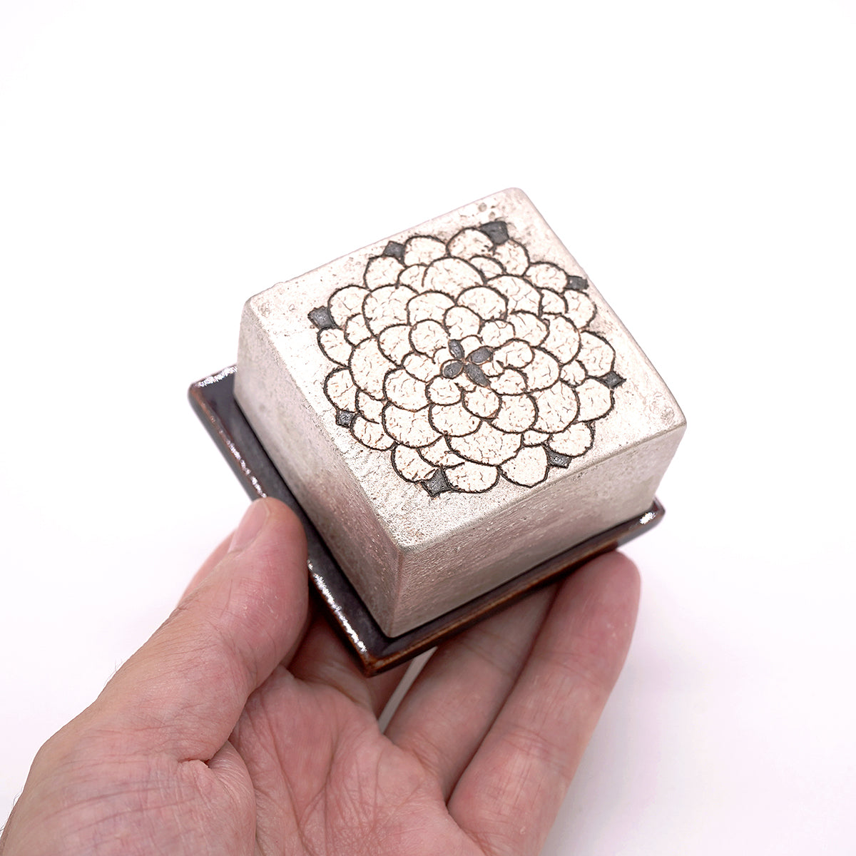 【期間限定】《Life with the Bloom》伊藤千穂　銀彩ダリア香合　ITCBTI004