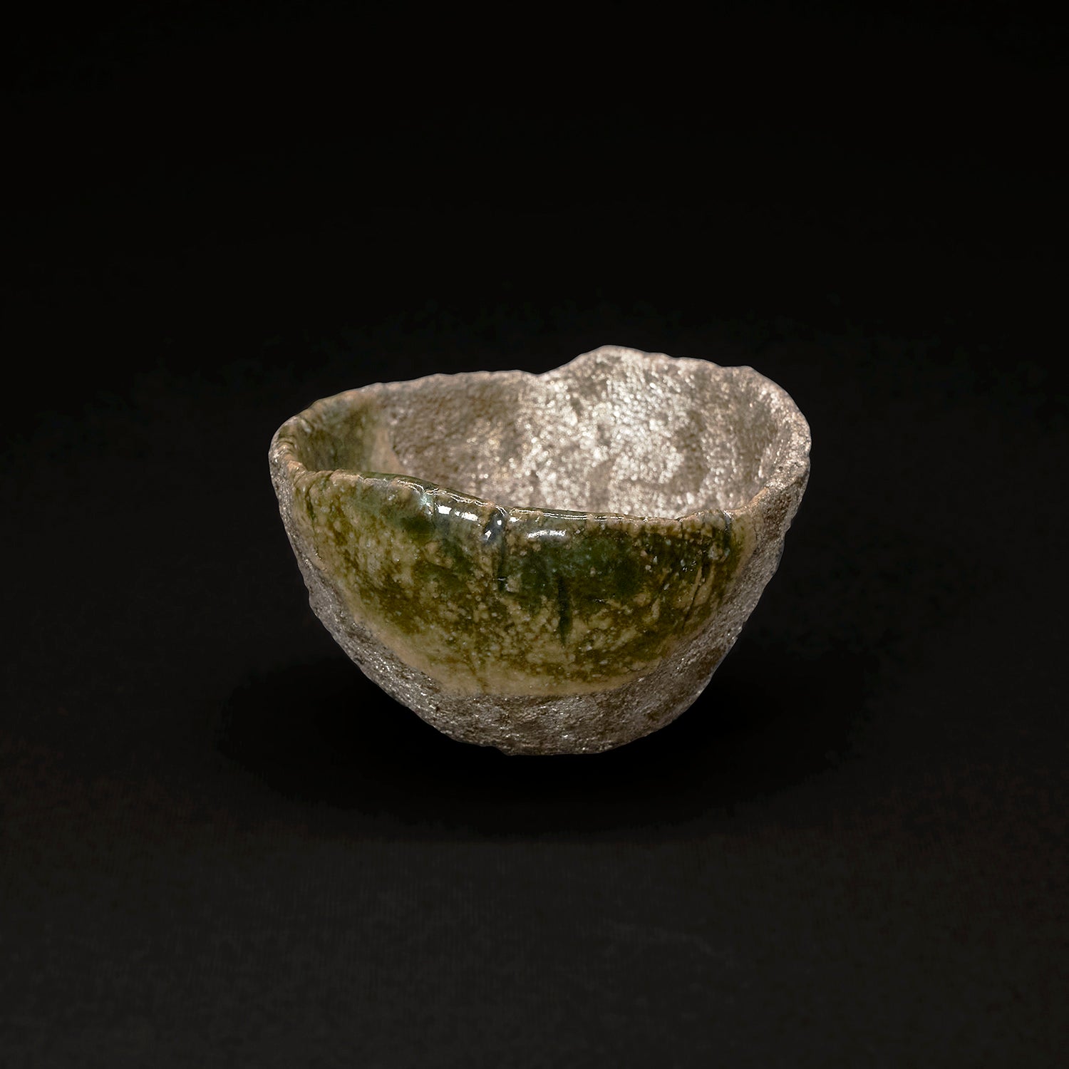 菱田賢治 銀彩織部釉酒杯 HSDGN040P – 白白庵（PAKUPAKUAN）