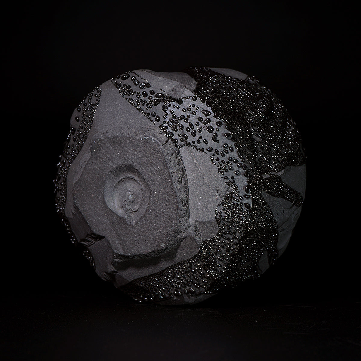 穂高隆児　黒梅花皮茶盌　HDKTB104