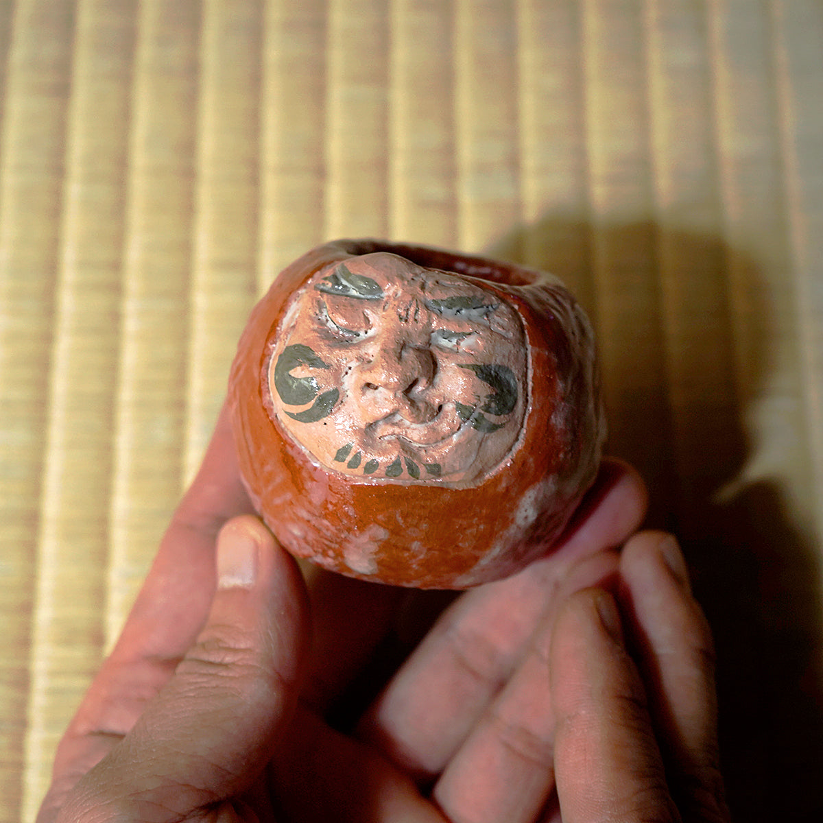 津田友子　だるま蓋置　「重いねん」　g-172　TSDTI077