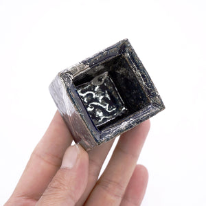 富田啓之 瑠璃釉白金彩角猪口 TMTGN157P – 白白庵（PAKUPAKUAN）