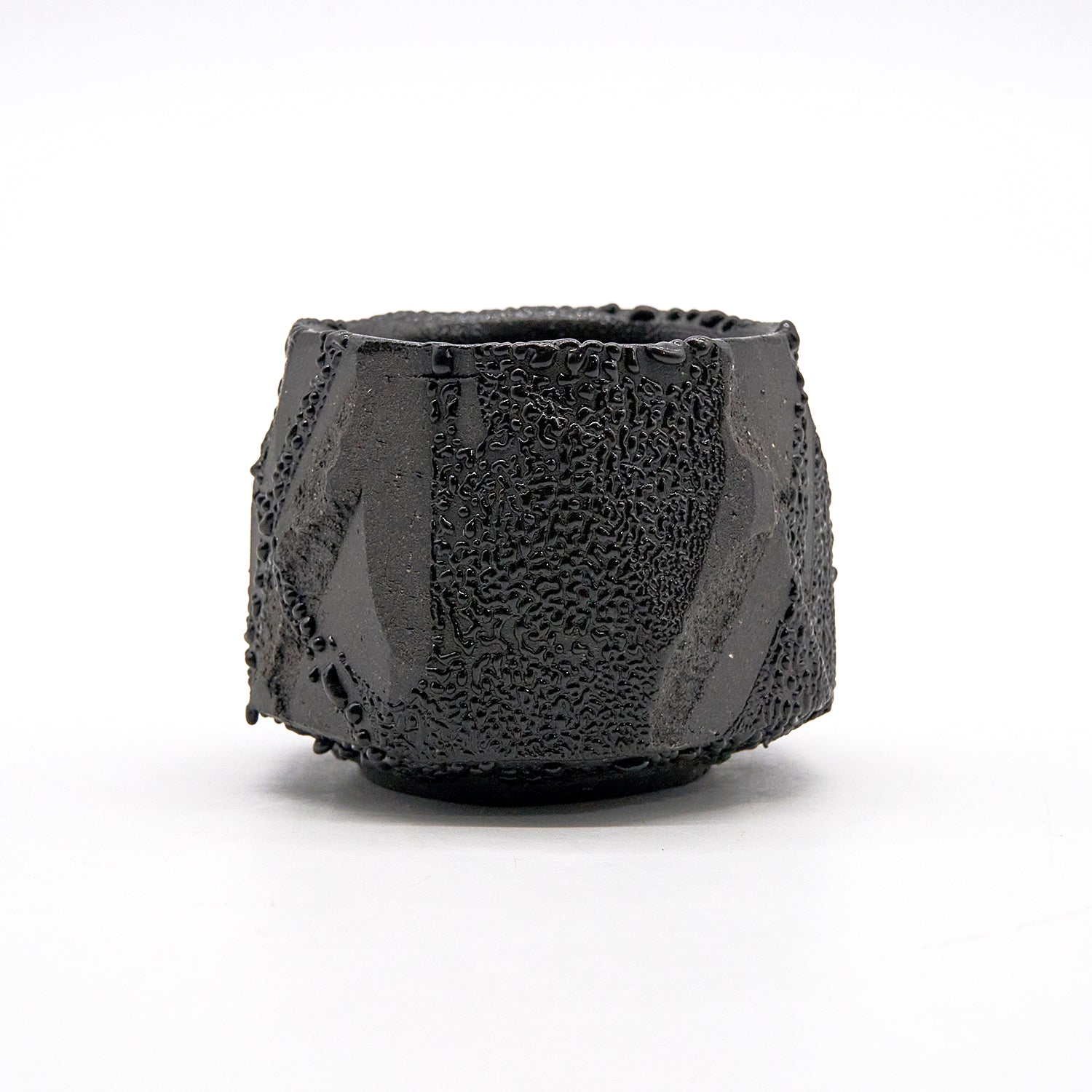 穂高隆児 黒梅花皮ぐい呑 HDKGN083P – 白白庵（PAKUPAKUAN）