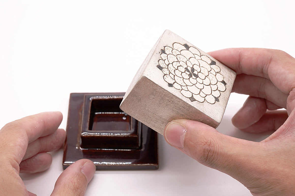 【期間限定】《Life with the Bloom》伊藤千穂　銀彩ダリア香合　ITCBTI003