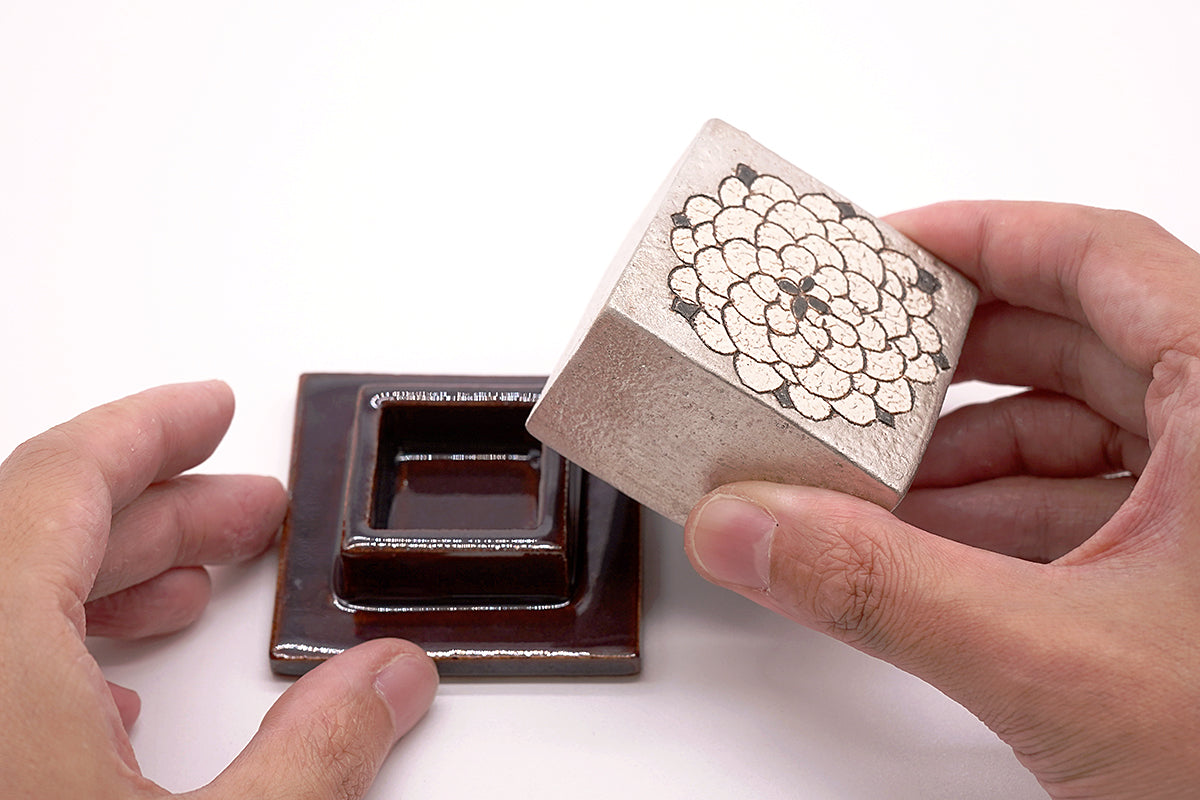 【期間限定】《Life with the Bloom》伊藤千穂　銀彩ダリア香合　ITCBTI004