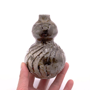 長与焼(長崎)　シノギ徳利 篠原希 引出シノギ徳利 SHNSK029P – 白白庵（PAKUPAKUAN）