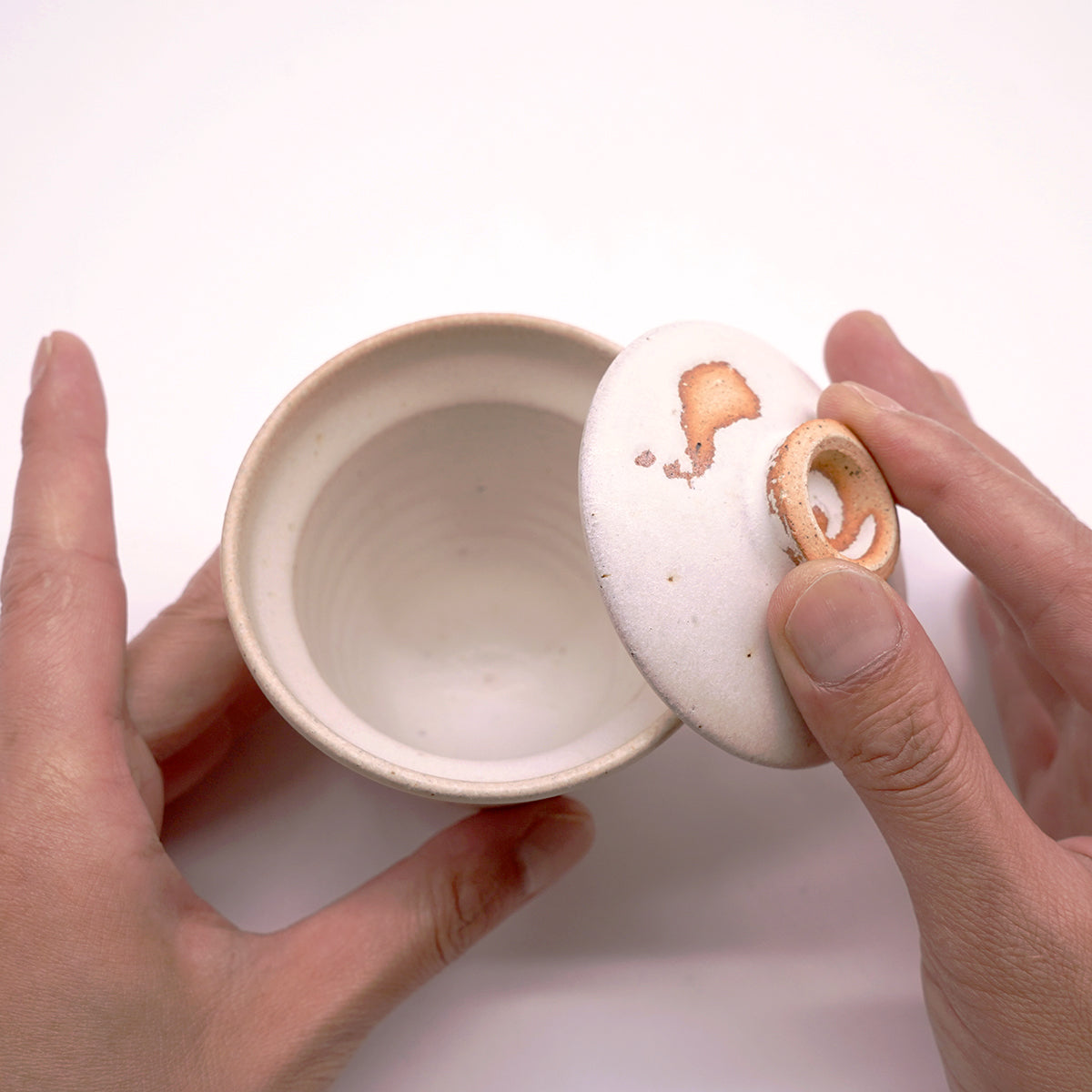 津田友子　蓋物 B 白石 g-270　TSDTI091