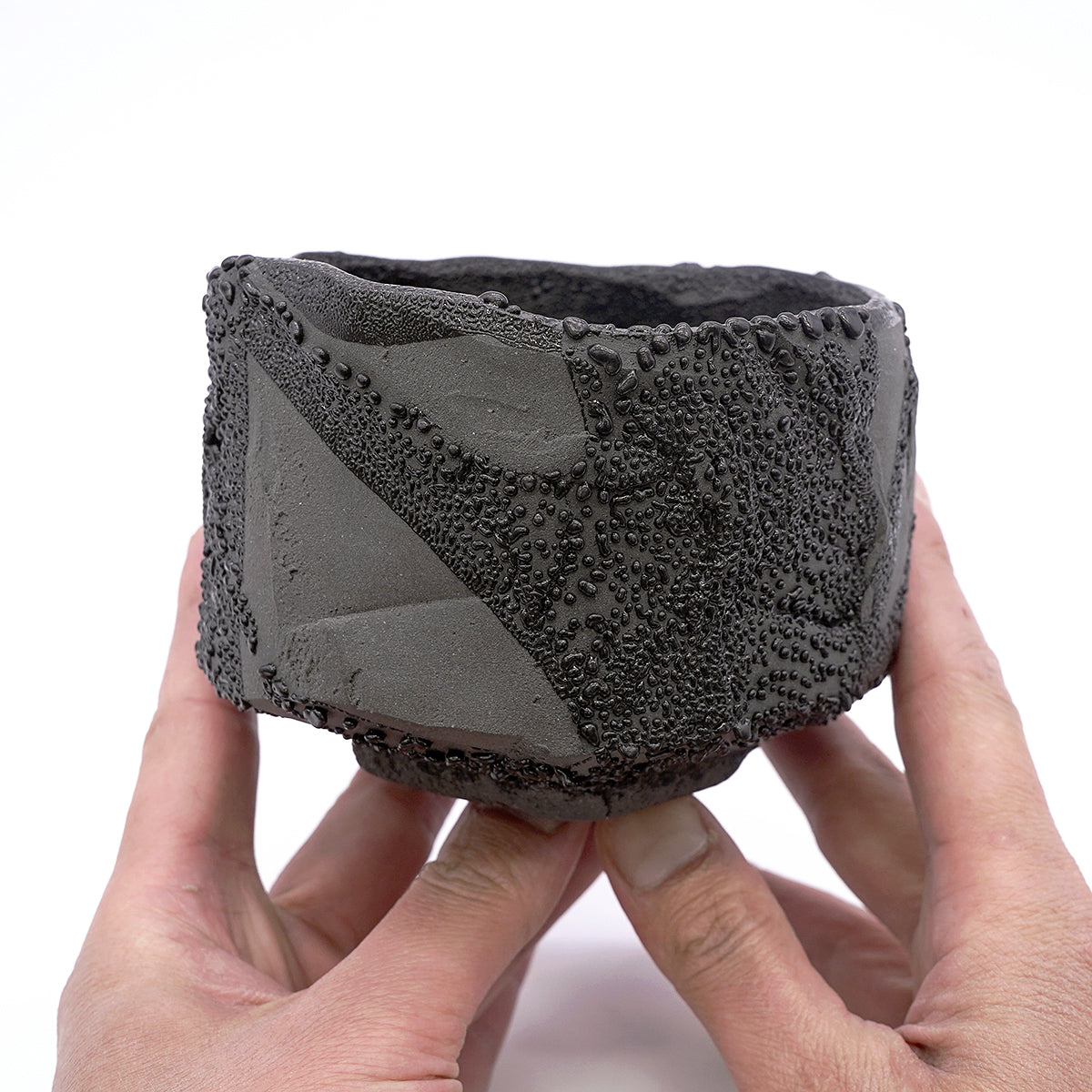 穂高隆児　黒梅花皮茶盌　HDKTB104