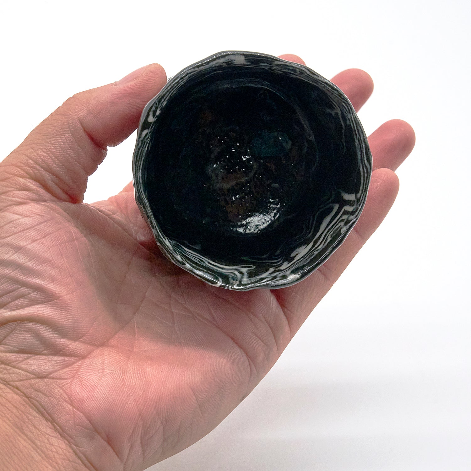 穂高隆児 墨流塩釉ぐい呑（黒） HDKGN082P – 白白庵（PAKUPAKUAN）