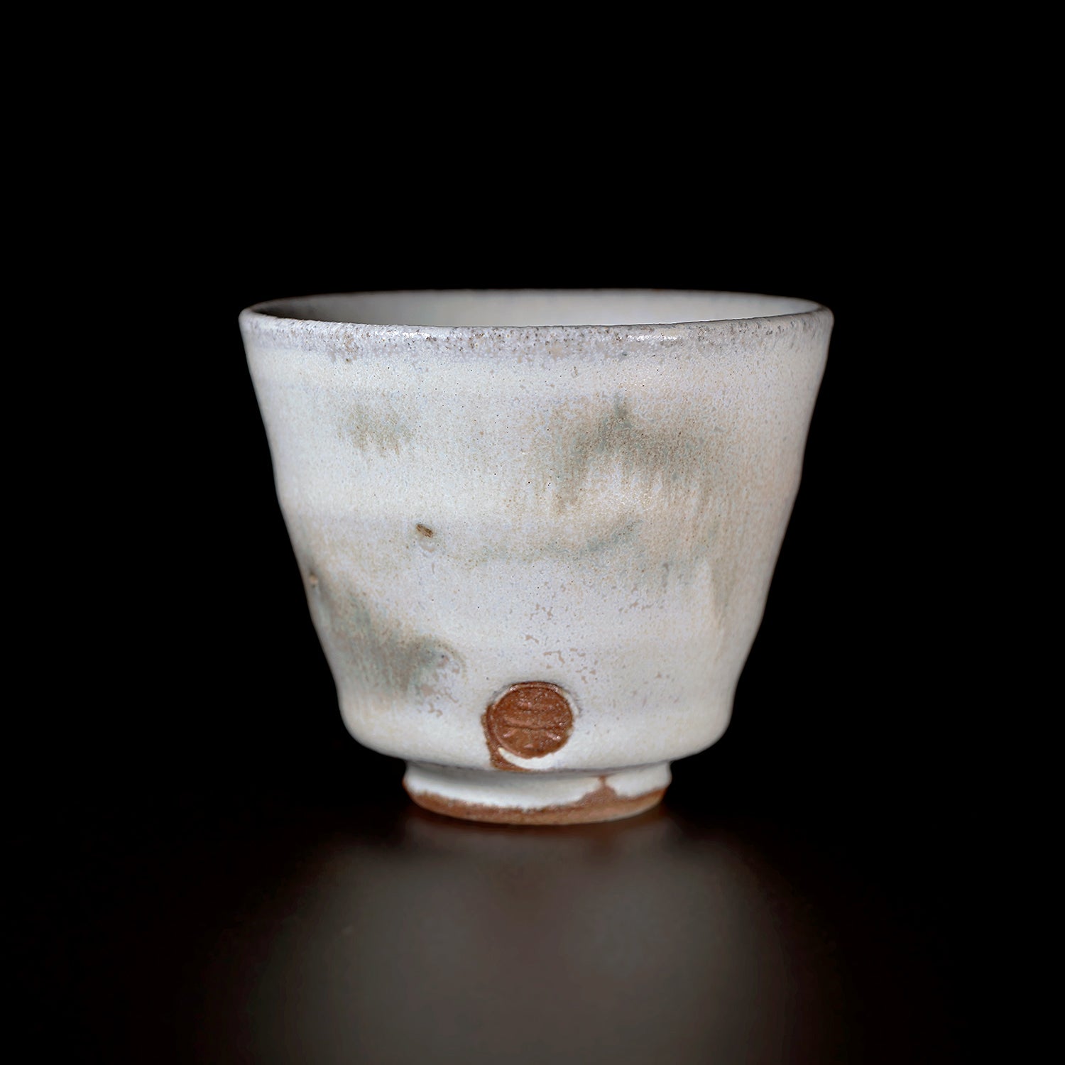 津田友子 立ち盃 白（g-391） TSDGN134 – 白白庵（PAKUPAKUAN）