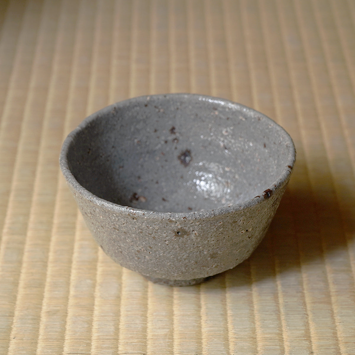 【期間限定】《Life with the Bloom》伊藤千穂　くろがね星梅花皮茶碗　ITCBTB005