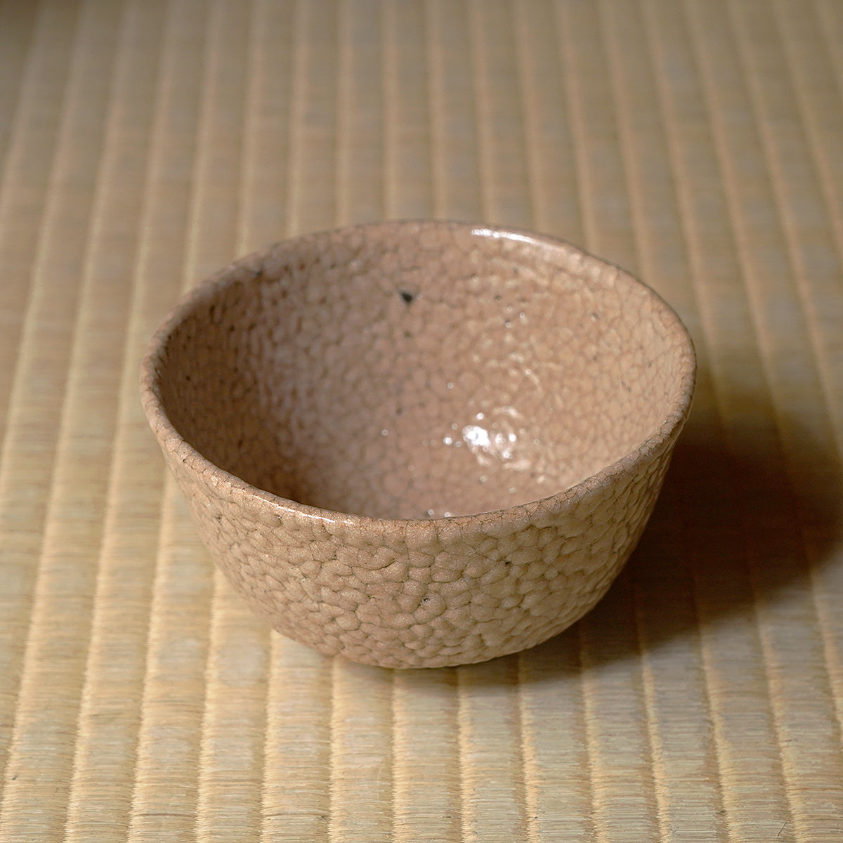 【期間限定】《Life with the Bloom》伊藤千穂　赤香梅花皮茶碗　ITCBTB008