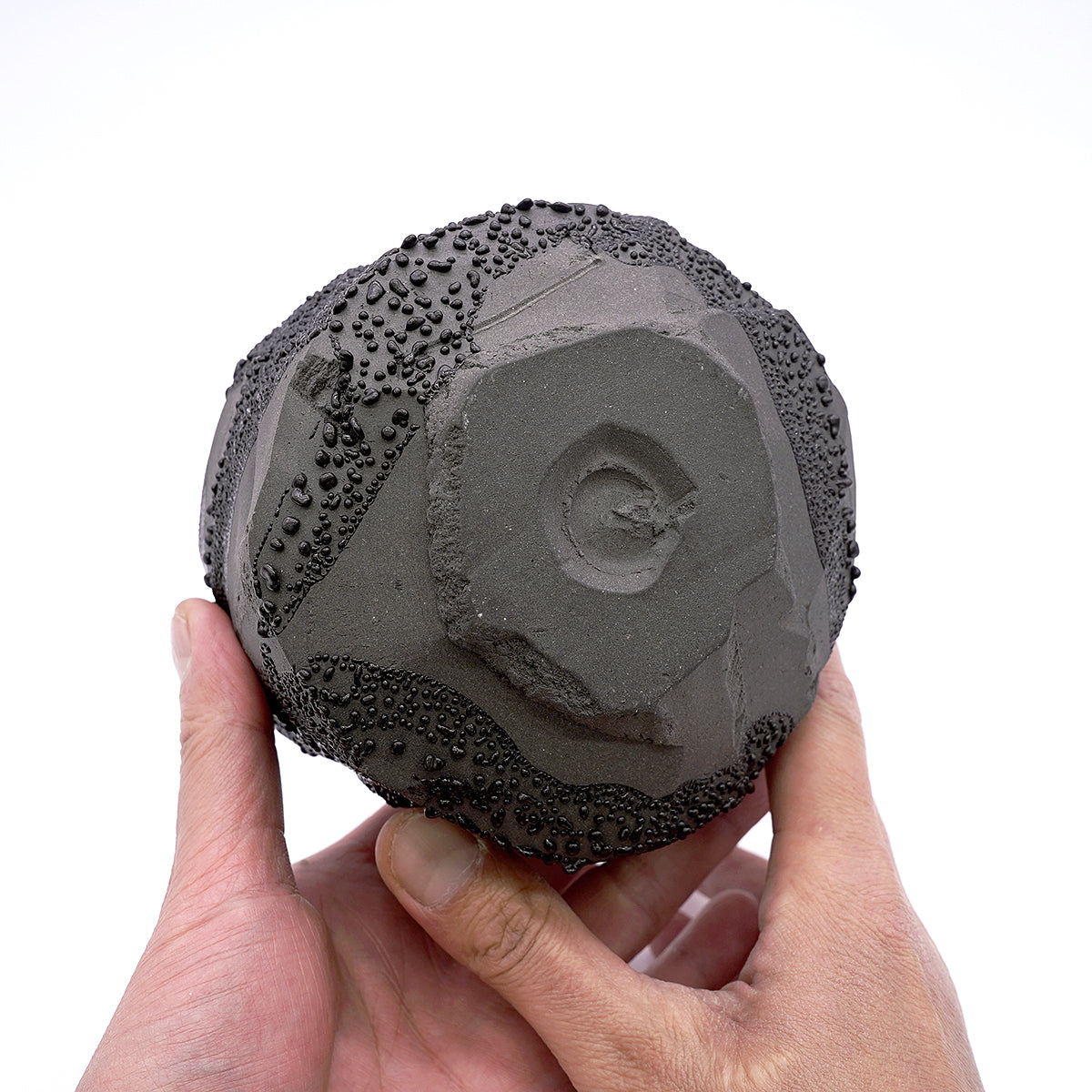 穂高隆児　黒梅花皮茶盌　HDKTB104