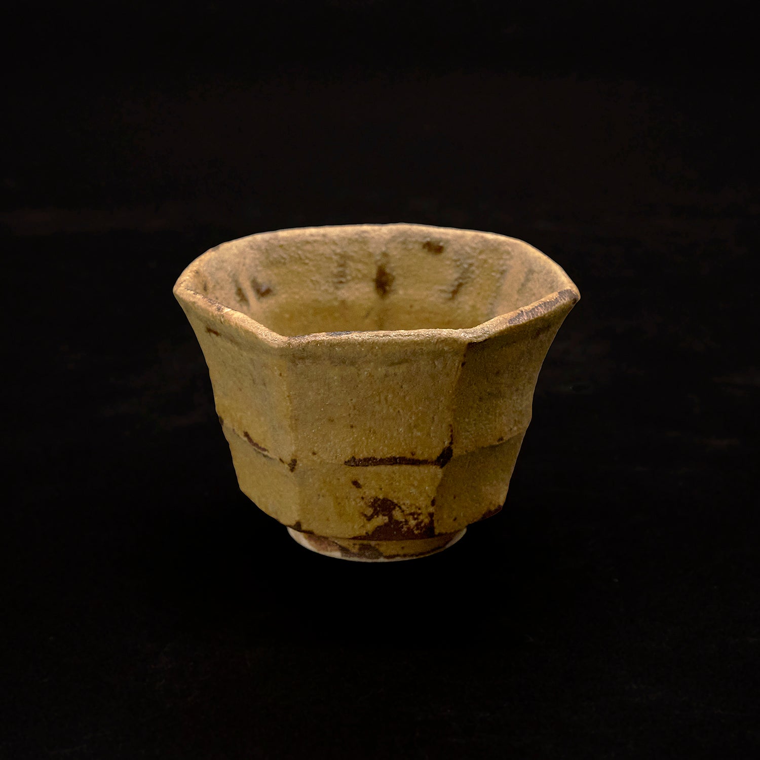 寺田鉄平 黄瀬戸七角盃 TRDGN155 – 白白庵（PAKUPAKUAN）