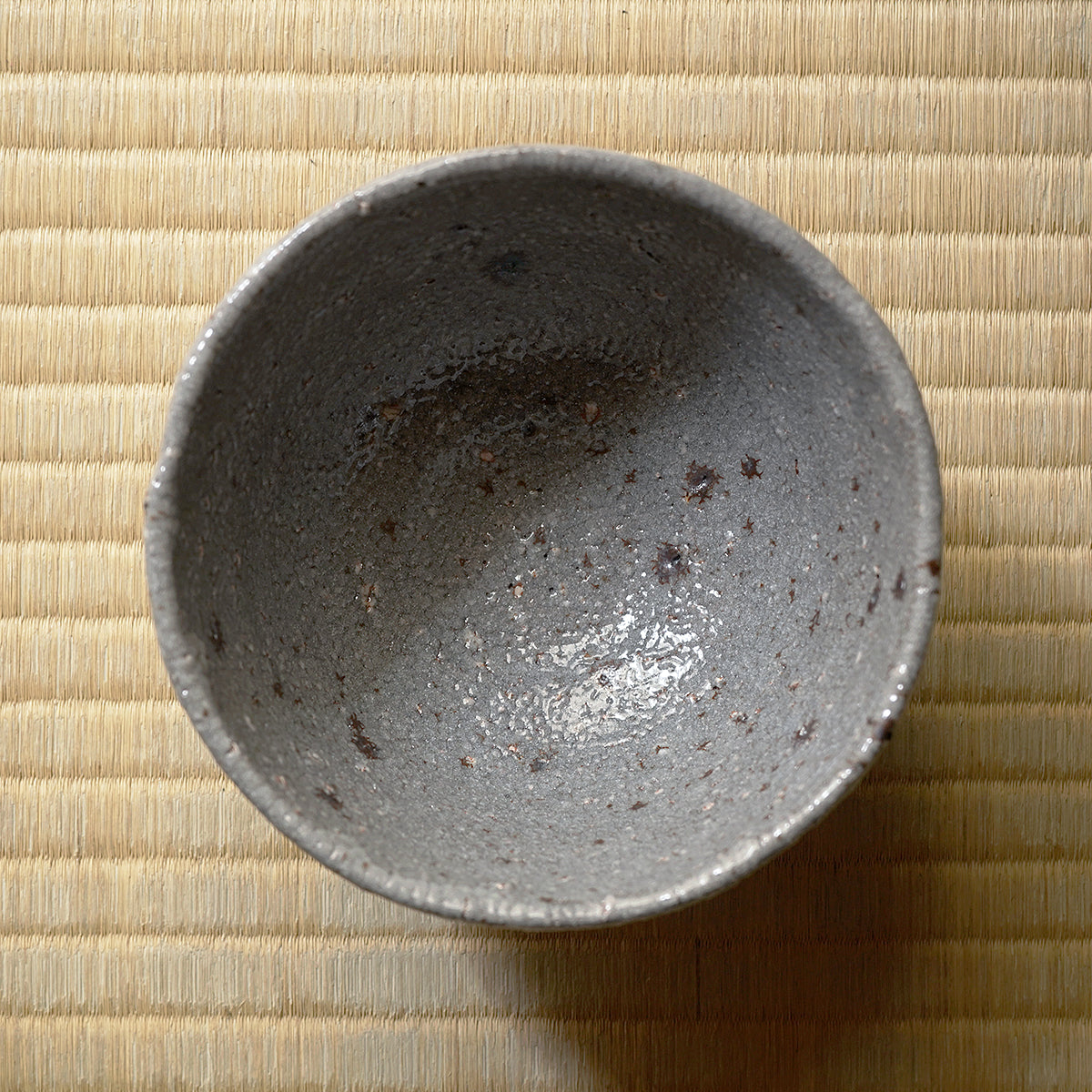 【期間限定】《Life with the Bloom》伊藤千穂　くろがね星梅花皮茶碗　ITCBTB005