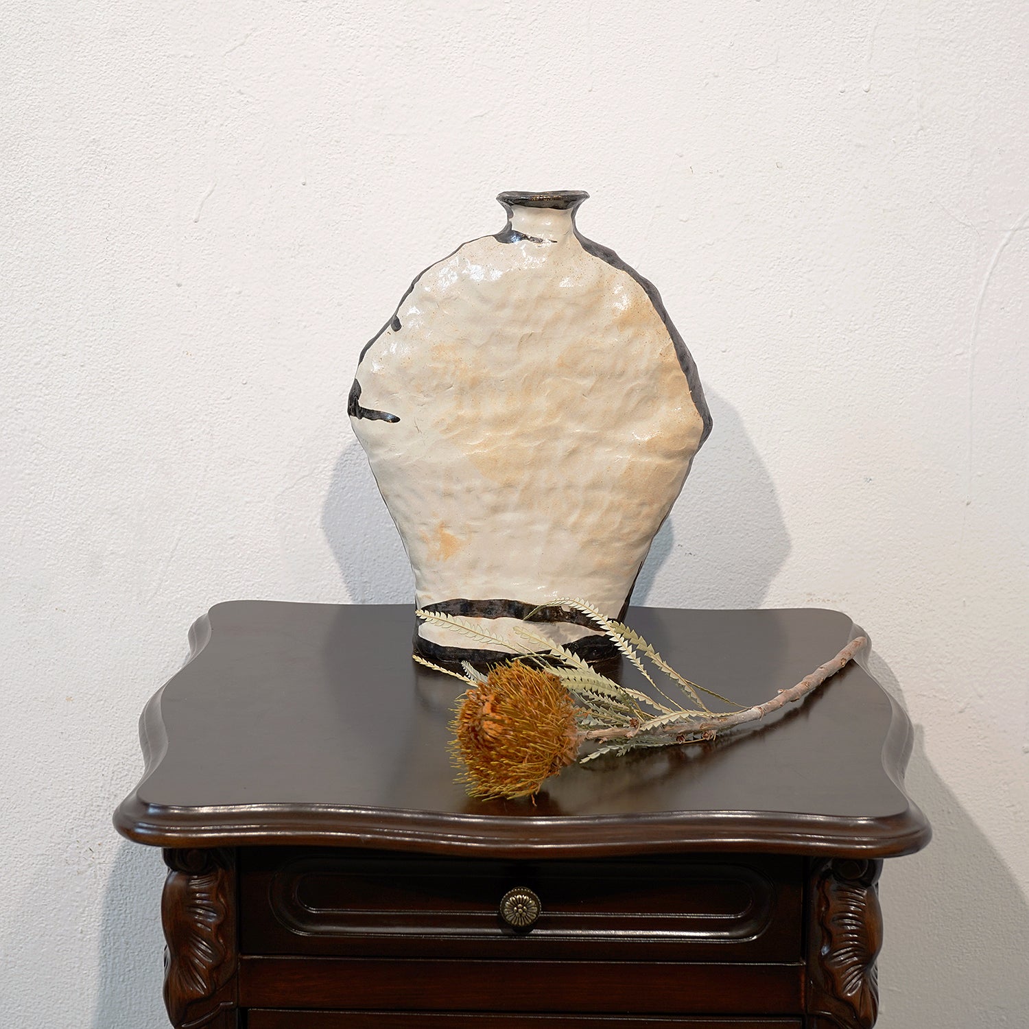 かのうたかお　錆絵線壺　KNTTU031