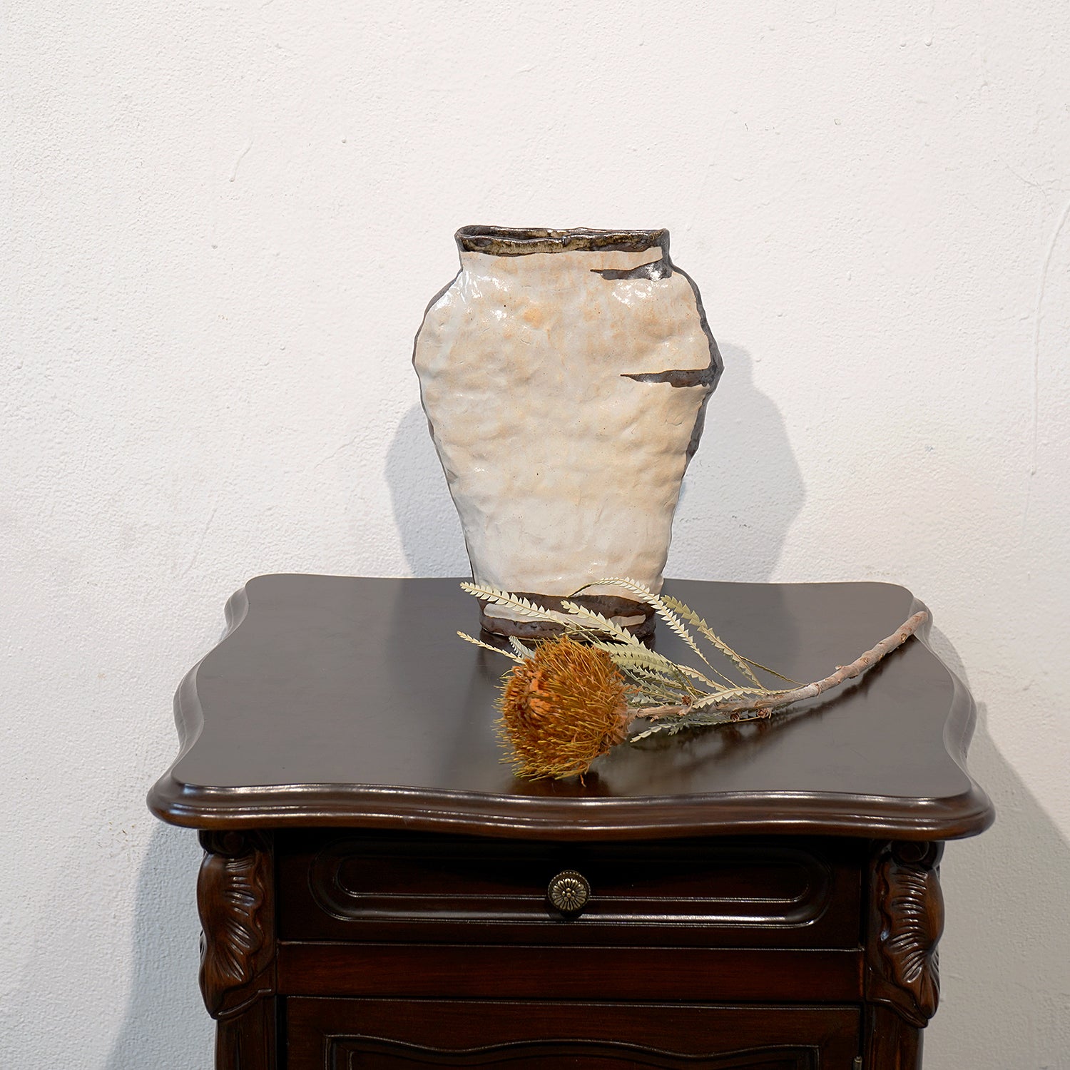 かのうたかお　錆絵線壺　KNTTU032