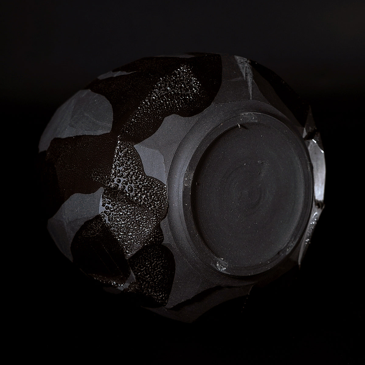 穂高隆児　黒梅花皮水指　HDKTI022