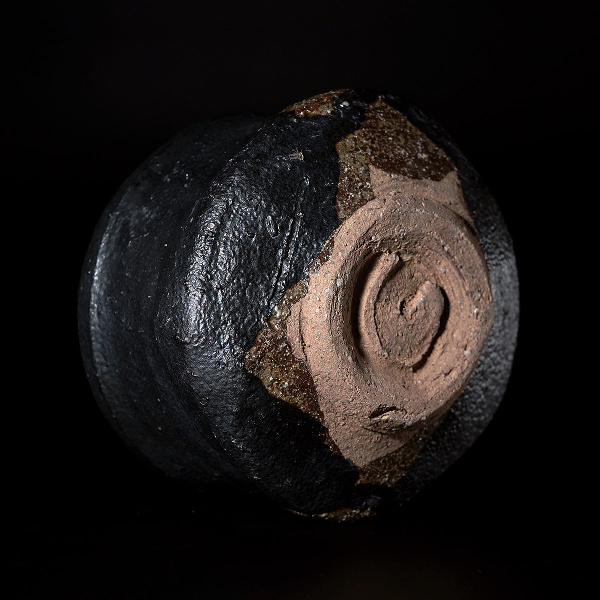 穂高隆児　笠間原土黒茶盌　HDKTB110