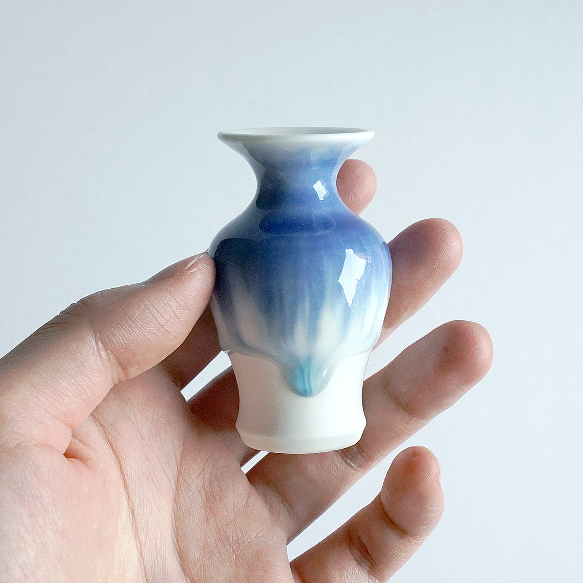 西隆行　流釉呉須彩色小花瓶　藍①　NSTFV004